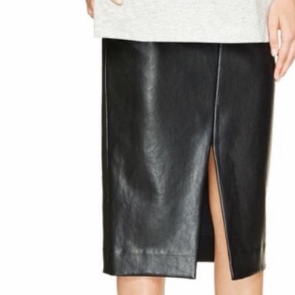 Aritzia Dresses & Skirts - Aritzia Jax vegan skirt